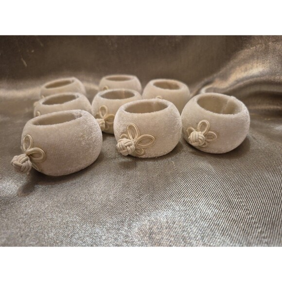 Vintage Velour Ivory Napkin Rings With Applique Set Of 8 - Picture 3 of 12